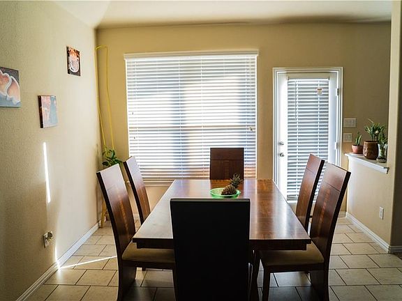 5th image of 616 S Heights Dr