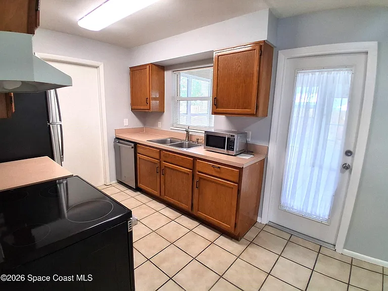 500 Sylvia Rd — Photo 6