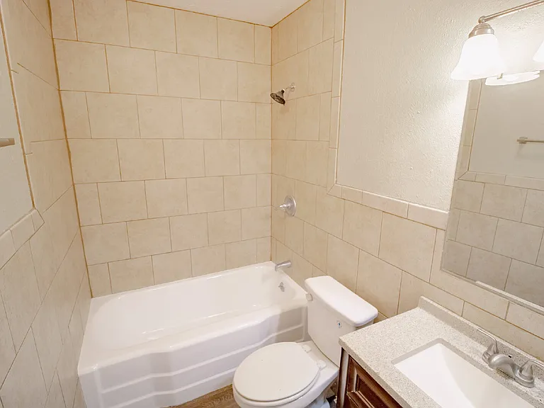 2812 43rd St #6 — Photo 9