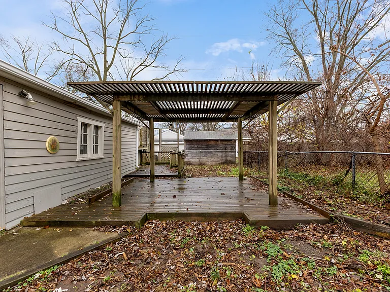 3010 Hessel Ave — Photo 4