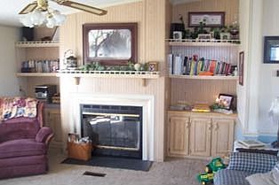 Living room/fireplace