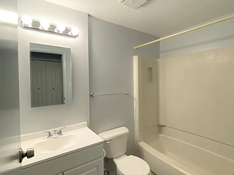 611 Brown Ave #208 — Photo 14