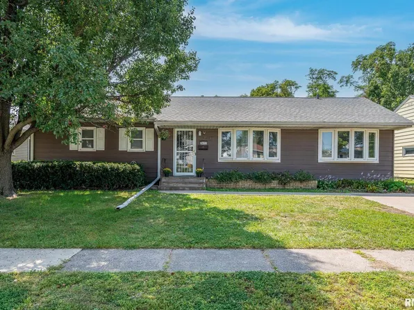 2417 W 18th St, Davenport, IA 52804