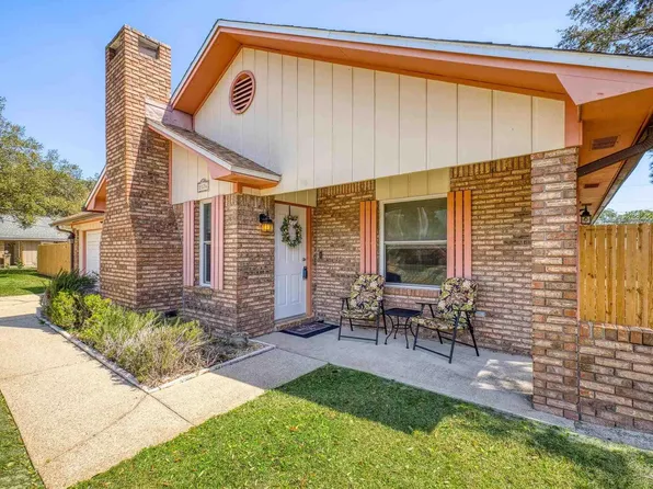 2176 Calle De Cantabria, Navarre, FL 32566