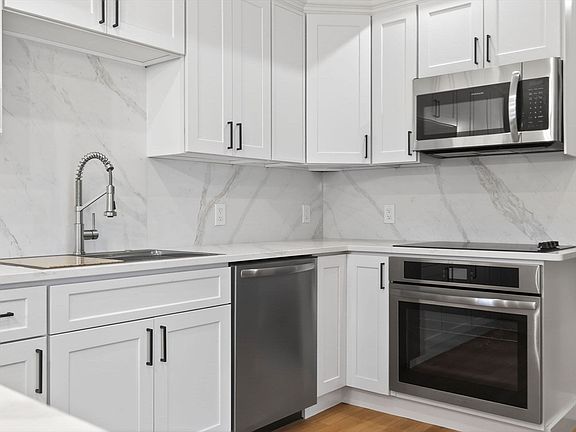3rd image of 60 Stanley St #101