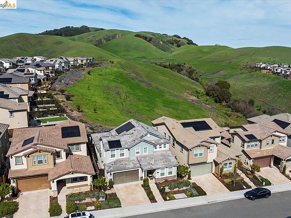 2nd image of 931 Via Veneto