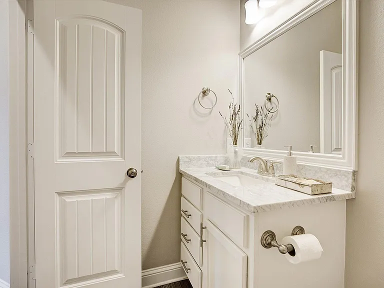 2700 Gladstone Dr — Photo 21
