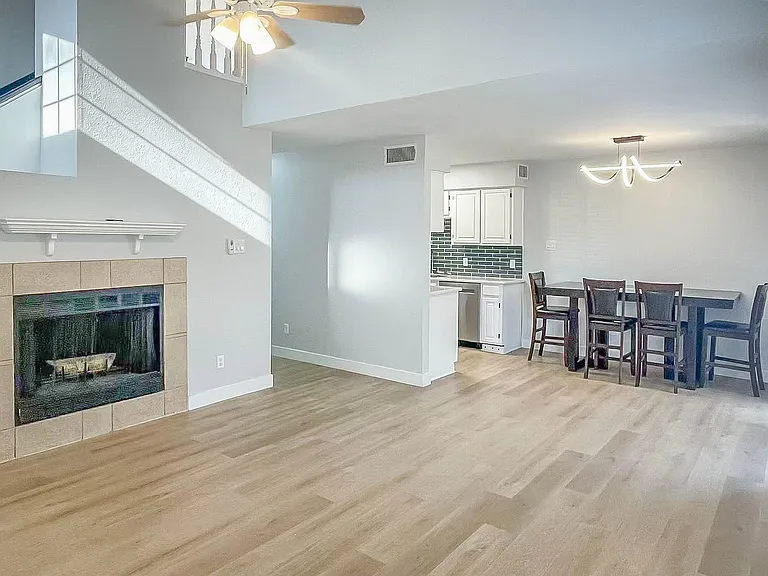 332 W Harwood Rd #B — Photo 5