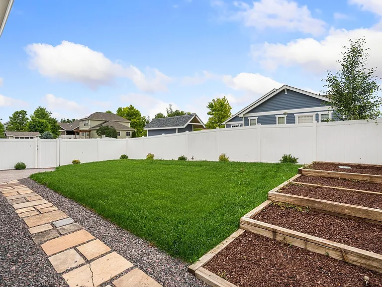 1068 Canal Dr — Photo 30