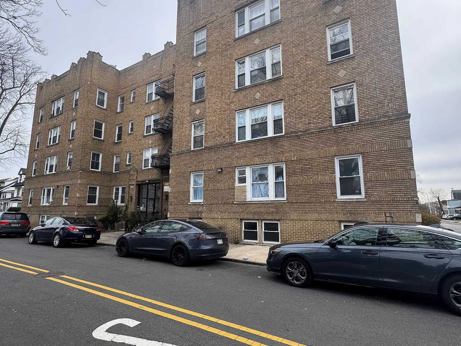 2 bed, 900 sqft, $2,200 — Photo 3