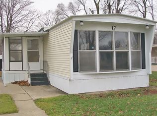 17 Menlo Park Dr, Belleville, MI 48111
