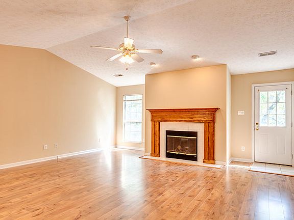 2nd image of 352 Creekview Ln