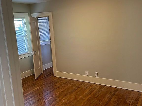 4th image of 267 Roswell Ave