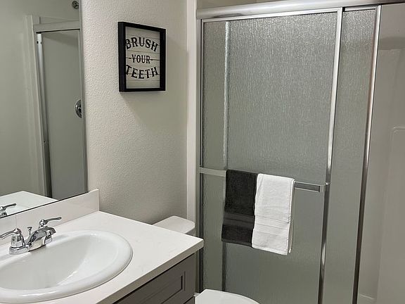 5th image of 2920 NE 137th St