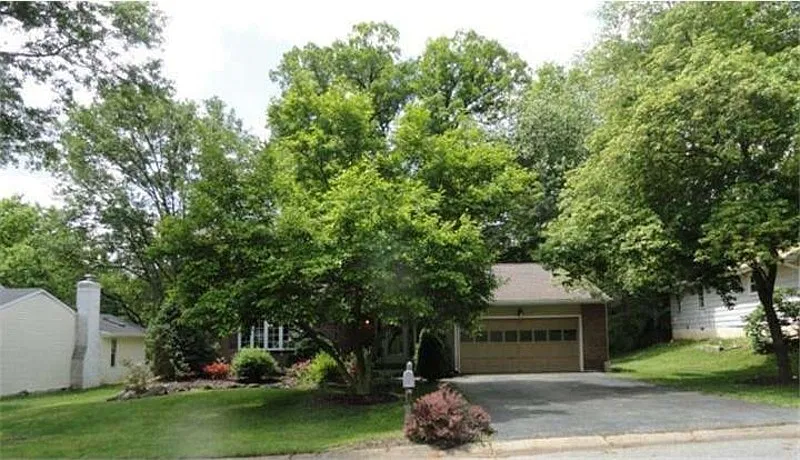 4 bed, 2.5 bath, 1950 sqft, $2,700 — Photo 4