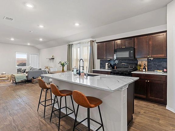 3rd image of 124 Brody Ln