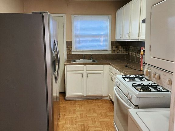 3rd image of 1903 Poage Ave