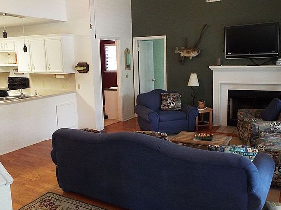 4th image of 133 Robinhood Ln W