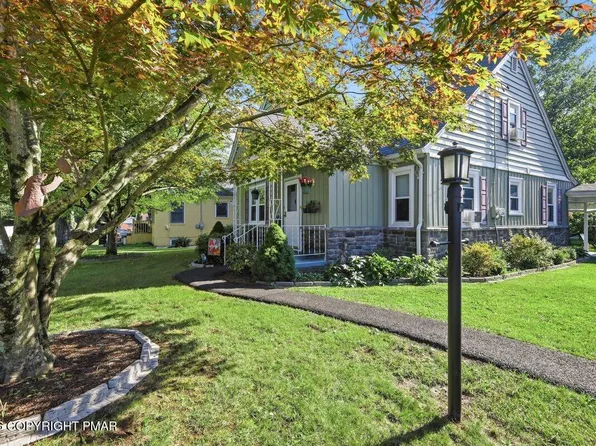 125 Rosemond Ave, Stroudsburg, PA 18360
