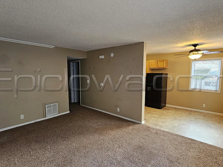 1207 O Avenue Pl NE — Photo 2