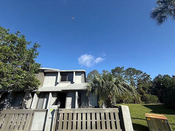 3rd image of 150 Limewood Pl Unit 6