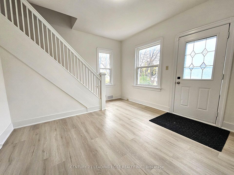 1st image of 399 The Queensway St S