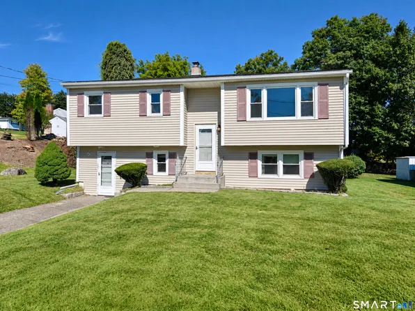 3 Carolyn Avenue, Danbury, CT 06811