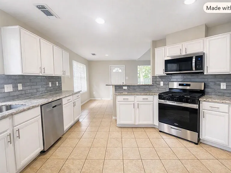 17150 Summer Hollow Dr — Photo 2