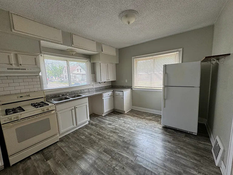 97 Batavia St #1 — Photo 15