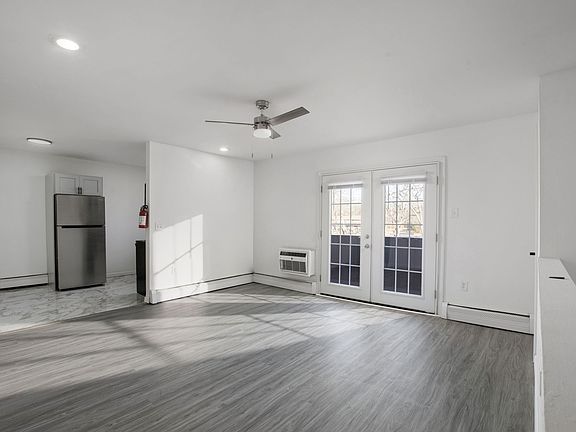 3rd image of 191-198 W Hampton St #3G
