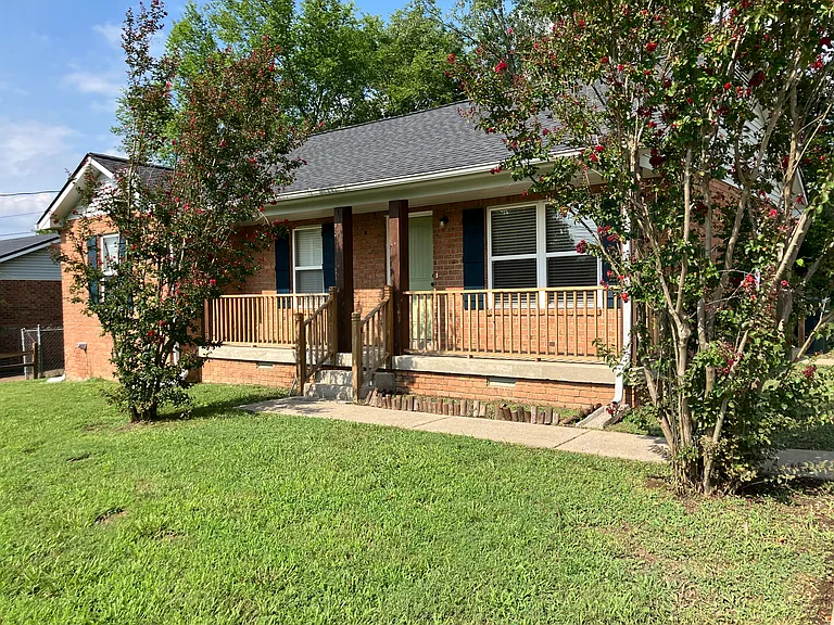 119 Eagle Dr — Photo 2