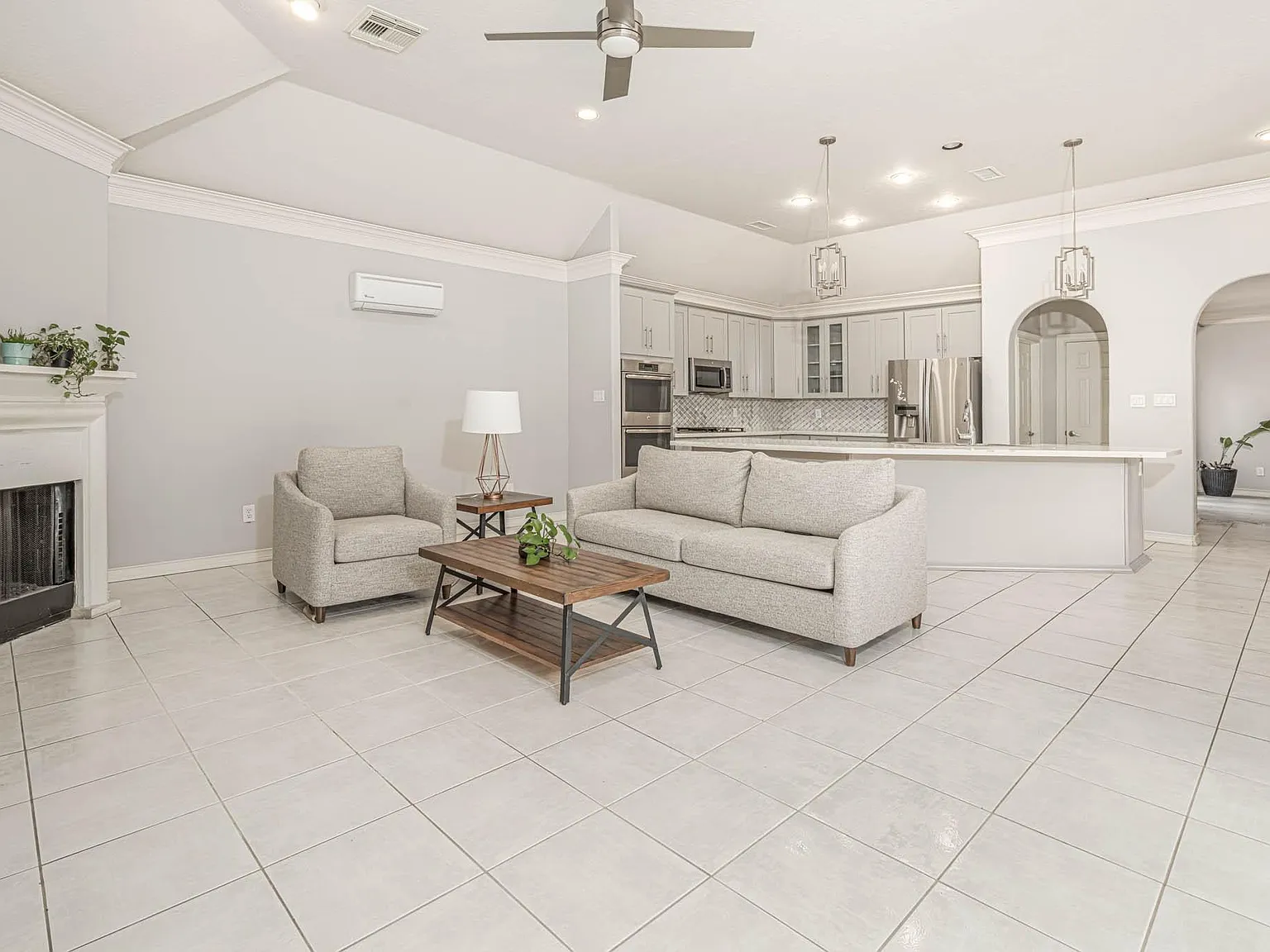 4 bed, 2.5 bath, 3454 sqft, $4,595 — Photo 3