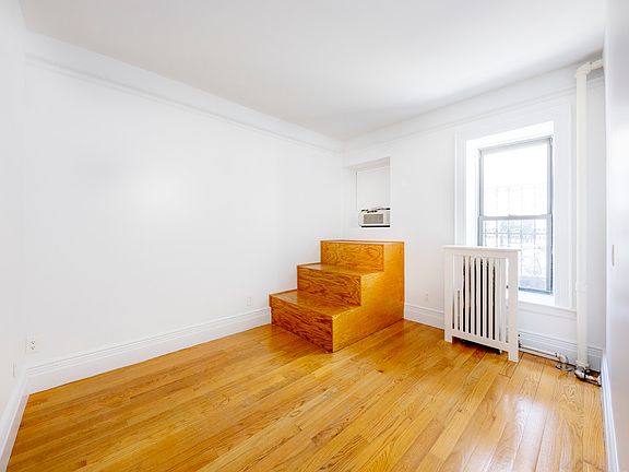 4th image of 411 W 44th St APT 4
