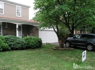 734 Buffalo Cir, Carol Stream, IL 60188