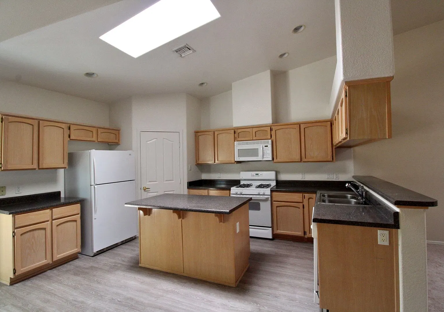 Yuma Meadows Condo 10683 E 34th Pl — Photo 3