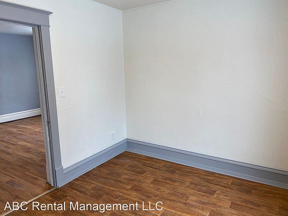 5th image of 915 1/2 3rd Ave S