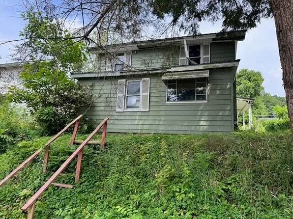 11 Maple St, Brookville, PA 15825
