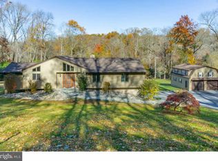 51 Locust Farm Dr, Thornton, PA 19373