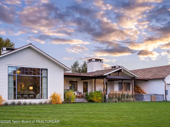 5025 Shoshone Dr, Wilson, WY 83014