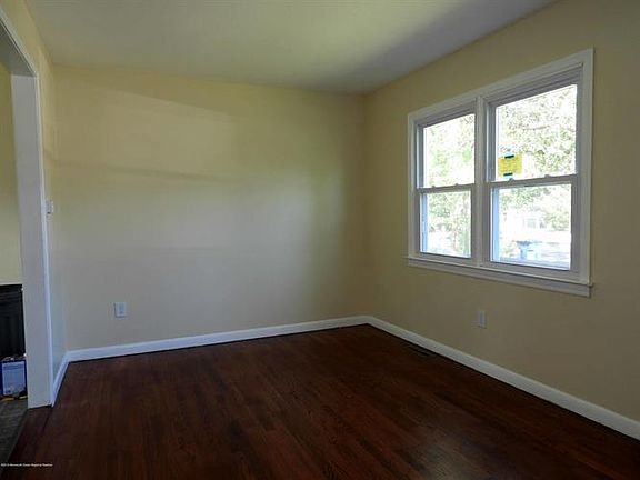 3rd image of 338 Beachwood Blvd