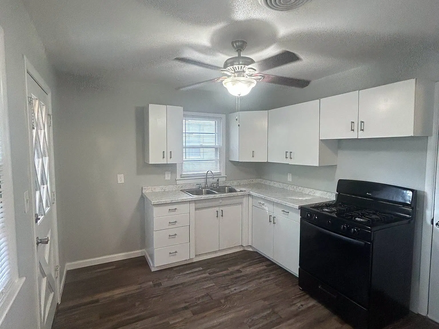 524 Locust Street - 1 — Photo 2