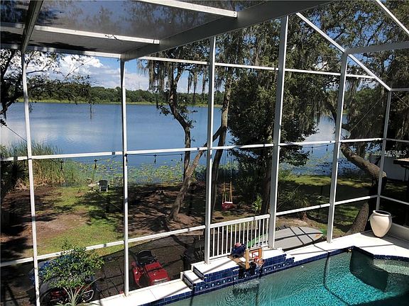3rd image of 3819 Lake Shore Dr