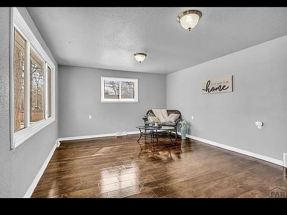 3rd image of 2100 W 20th St