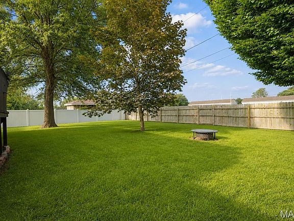 3rd image of 3308 Bluebird Ln