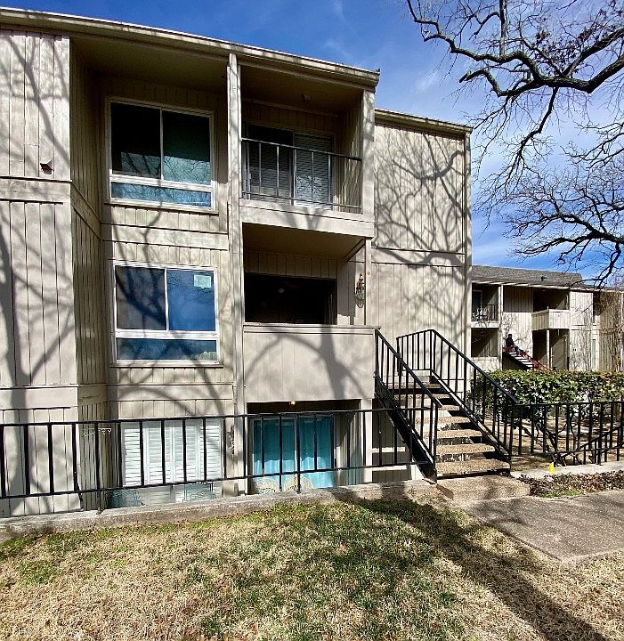 1st image of 390 Driftwood Ct APT 1A