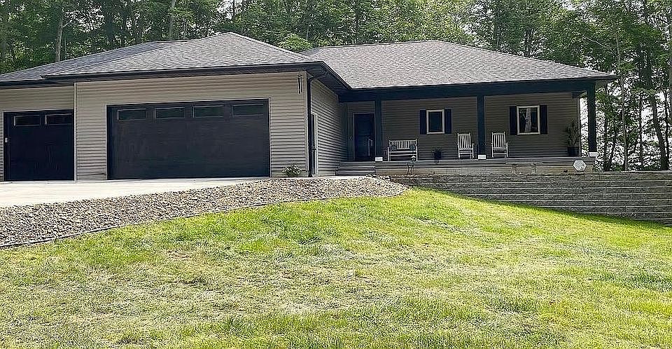 1st image of 115 Castle Ln