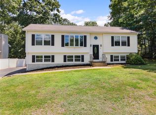 46 Yorkshire Dr, Waterford, CT 06385