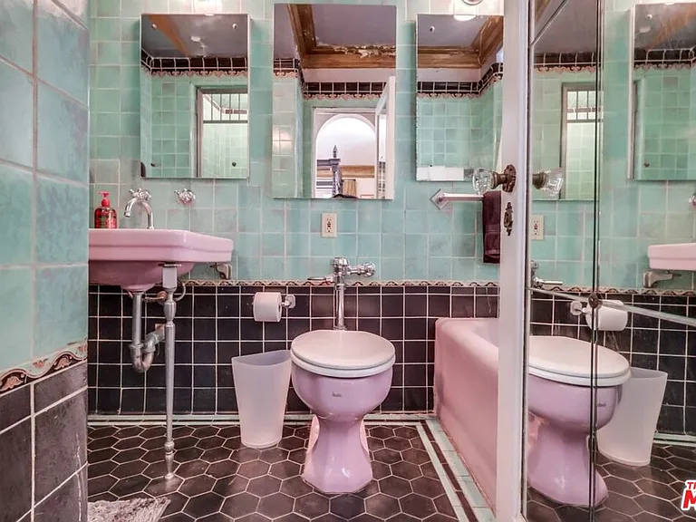 642 S Bronson Ave #207 — Photo 46