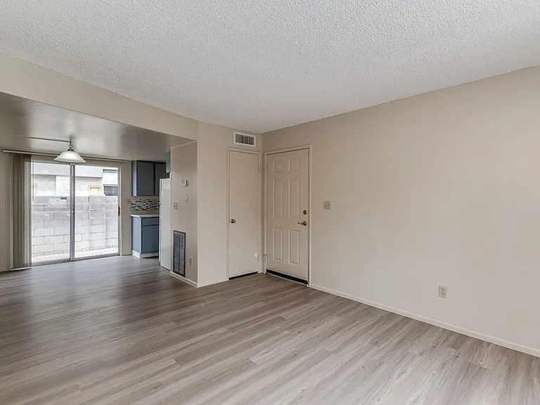 1320 S Hardy Dr — Photo 12
