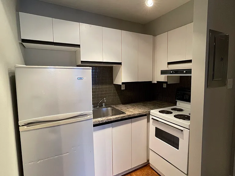 7 Florence St #22 — Photo 5